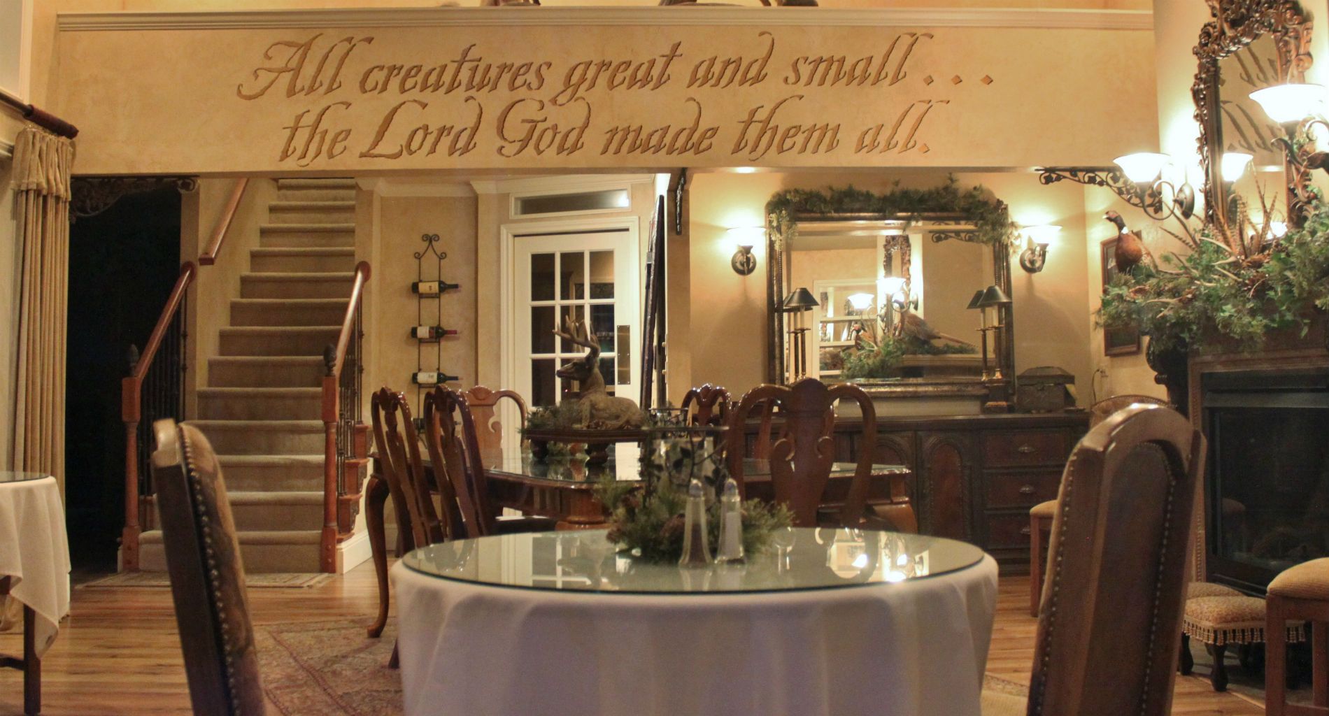 Picrture of the dinning room. 